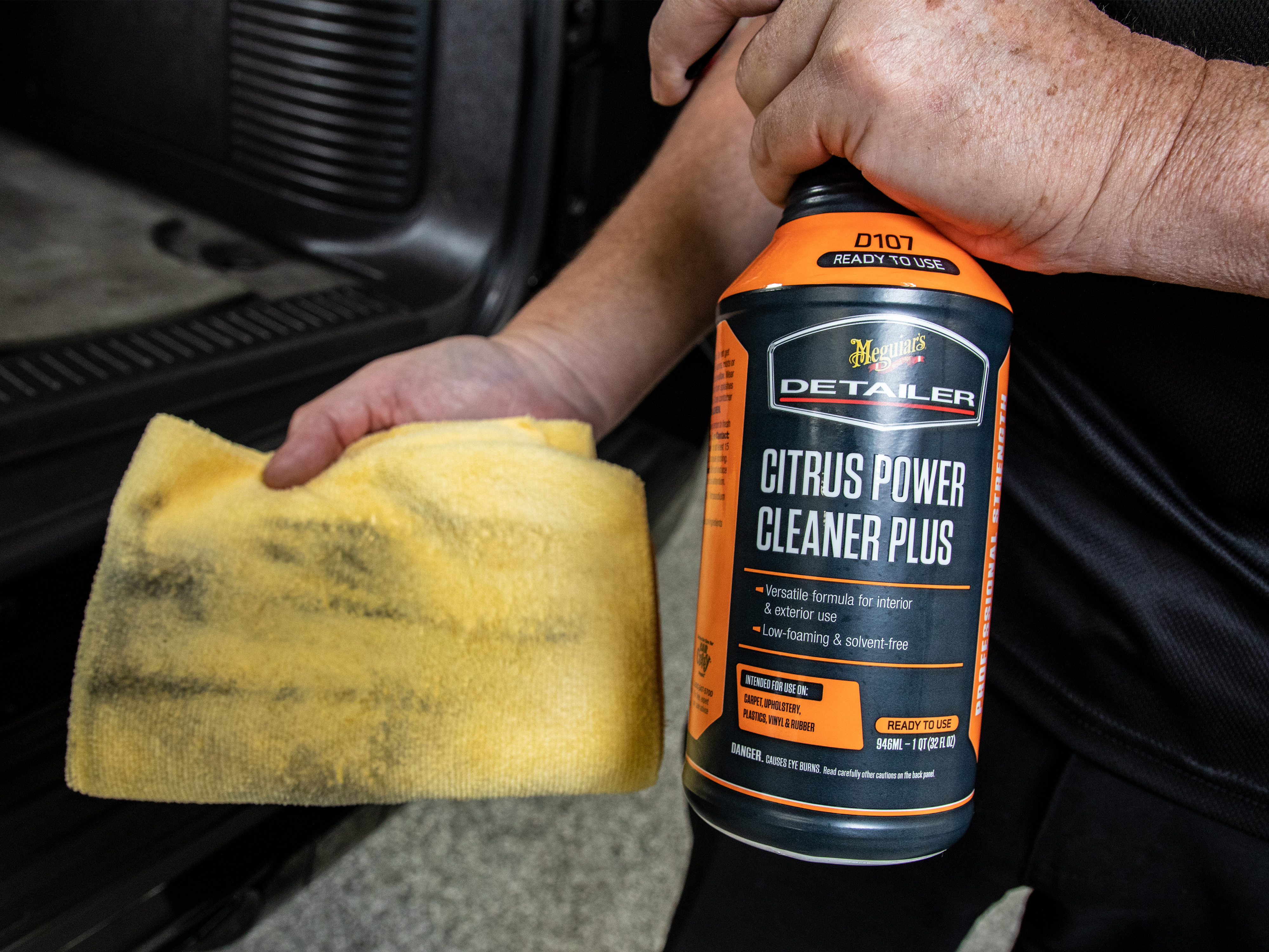 Meguiar's Citrus-Fresh Cleaning Wipes – Interior & Exterior Car Cleaning  Wipes - G190600, 25 Wipes