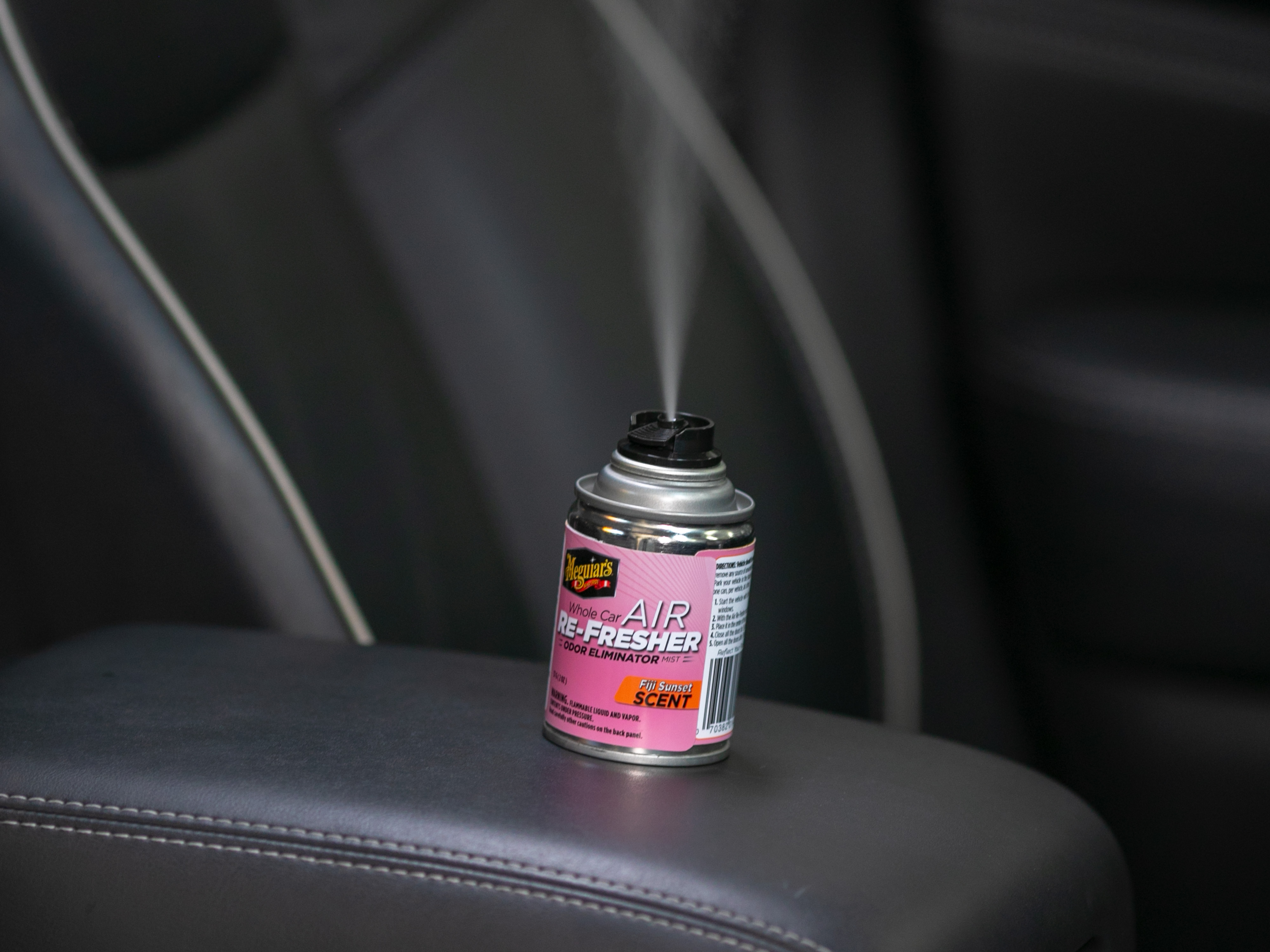  Meguiar's Whole Car Air Refresher, Odor Eliminator Spray  Eliminates Strong Vehicle Odors, New Car Scent – Three 2 Oz Spray Bottles :  Automotive